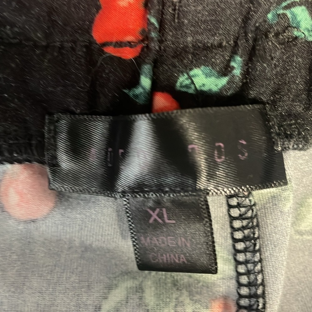 Cherry patterned shorts - Picture 2 of 7